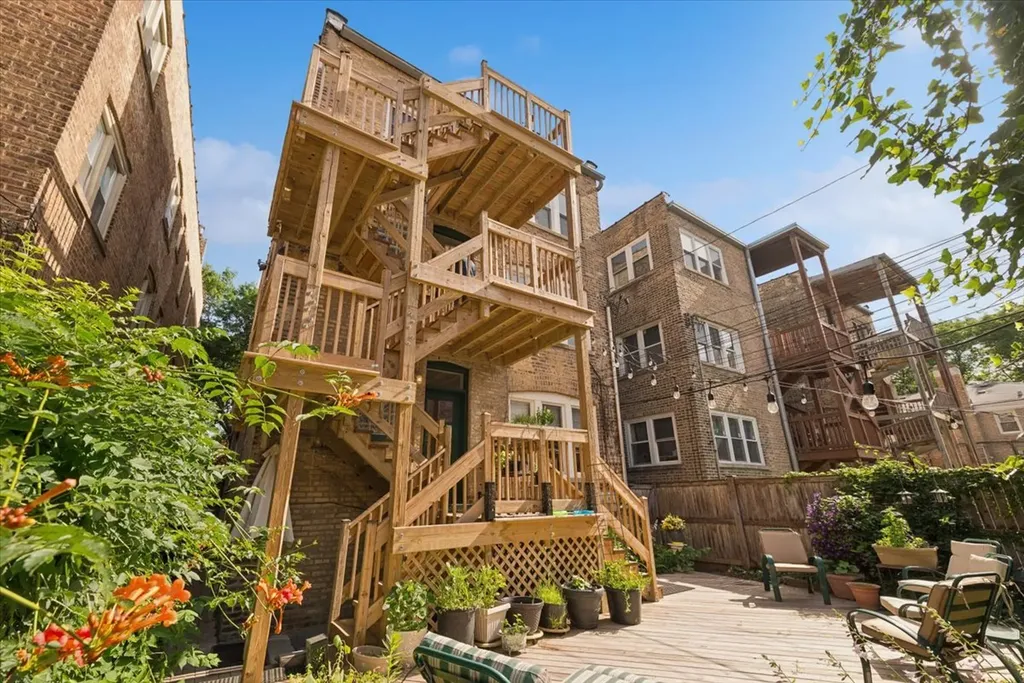 2215 West Arthur Avenue Chicago IL 60645