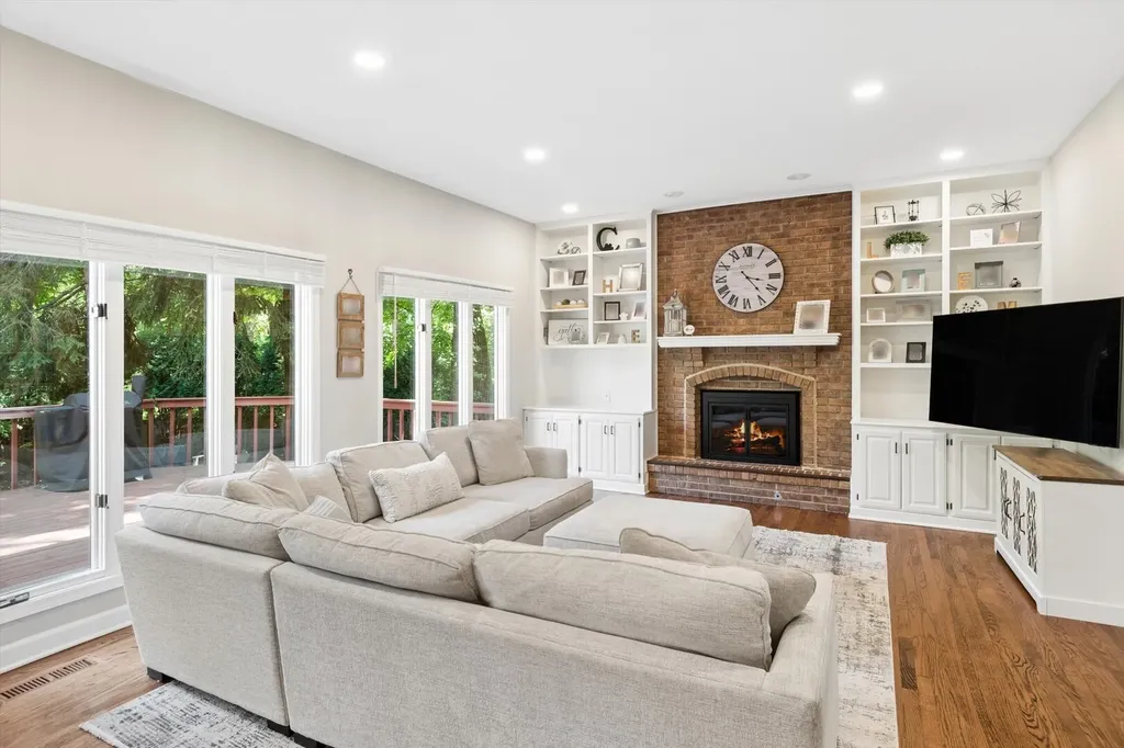 329 Royce Woods Court Naperville IL 60565