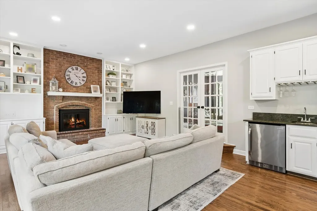 329 Royce Woods Court Naperville IL 60565