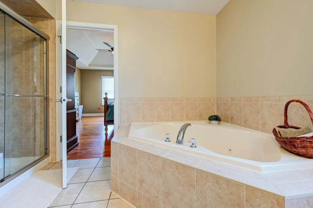 1720 Tower Hill Drive Woodridge IL 60517