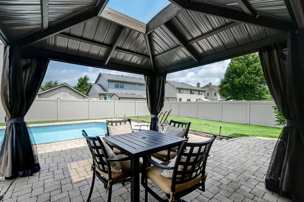1720 Tower Hill Drive Woodridge IL 60517