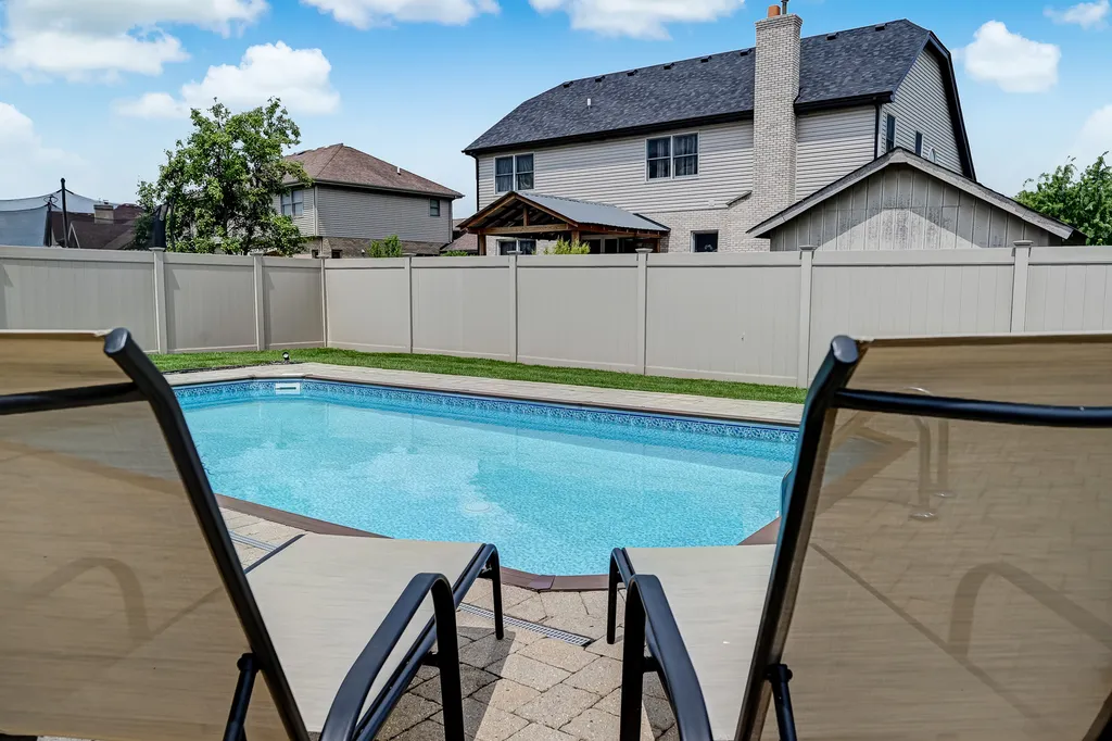1720 Tower Hill Drive Woodridge IL 60517