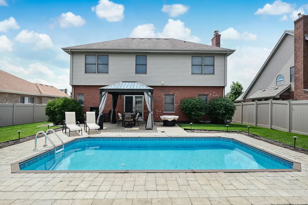 1720 Tower Hill Drive Woodridge IL 60517