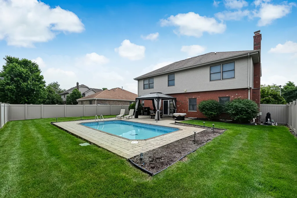1720 Tower Hill Drive Woodridge IL 60517
