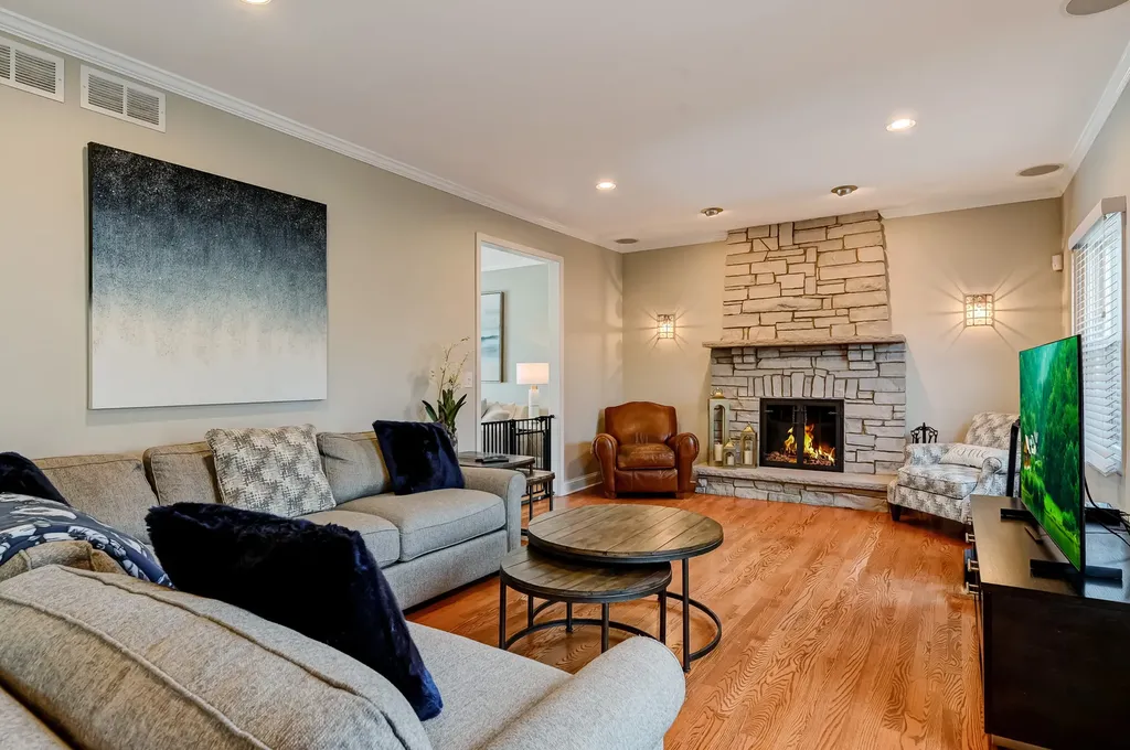 1720 Tower Hill Drive Woodridge IL 60517