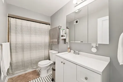 4656 25TH Avenue Schiller Park IL 60176