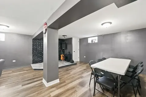 4656 25TH Avenue Schiller Park IL 60176