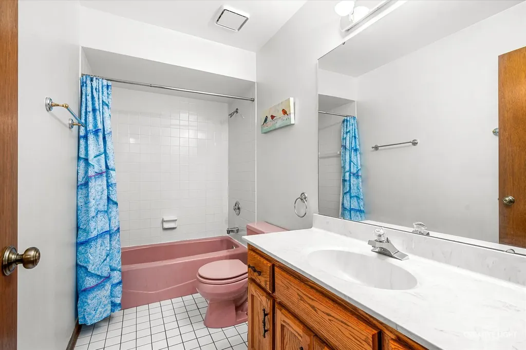 2277 Ridgewood Road Lisle IL 60532