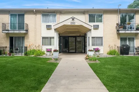 9562 Park Lane Des Plaines IL 60016