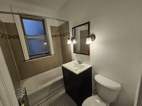 2456 West Catalpa Avenue Chicago IL 60625