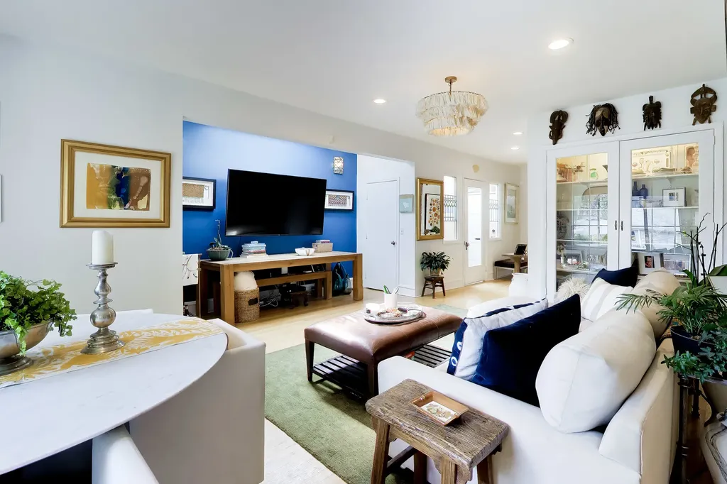 2012 West Estes Avenue Chicago IL 60645