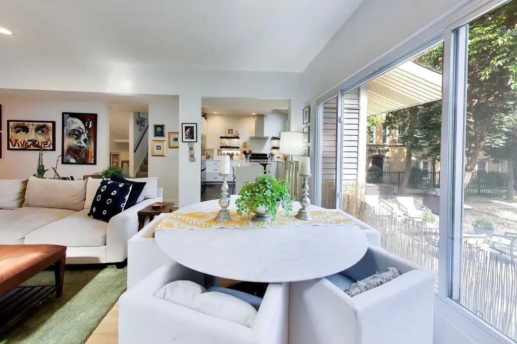 2012 West Estes Avenue Chicago IL 60645