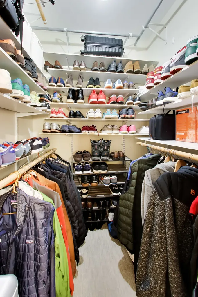 2012 West Estes Avenue Chicago IL 60645