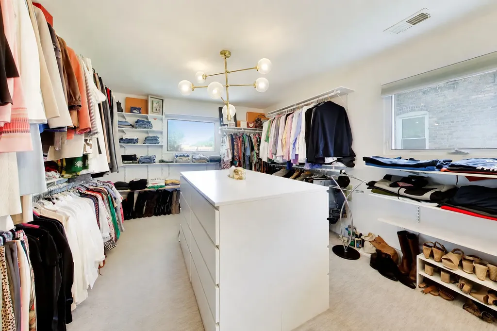 2012 West Estes Avenue Chicago IL 60645