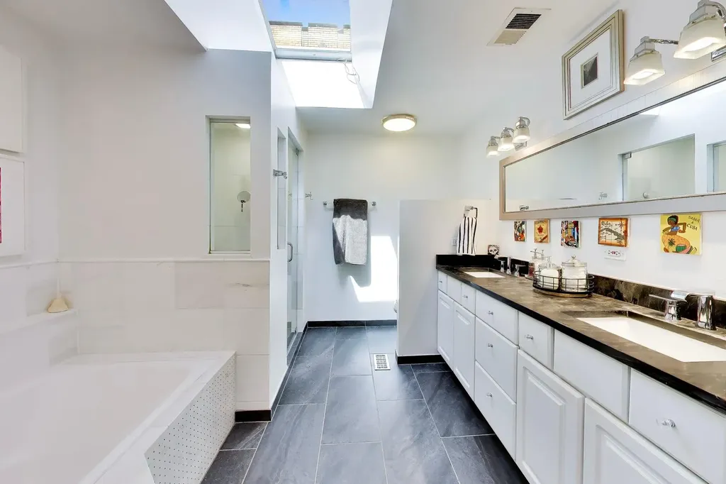 2012 West Estes Avenue Chicago IL 60645