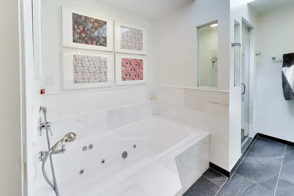 2012 West Estes Avenue Chicago IL 60645