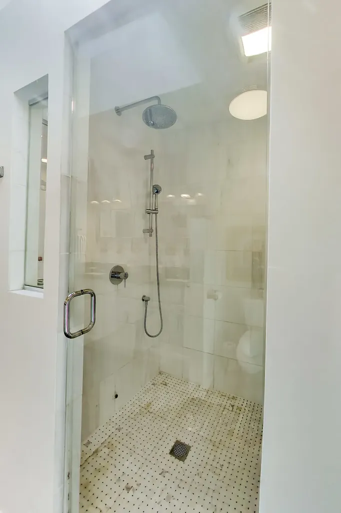 2012 West Estes Avenue Chicago IL 60645