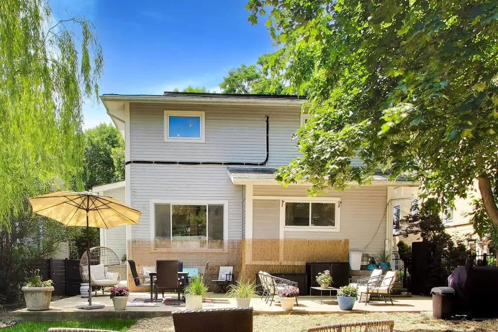 2012 West Estes Avenue Chicago IL 60645