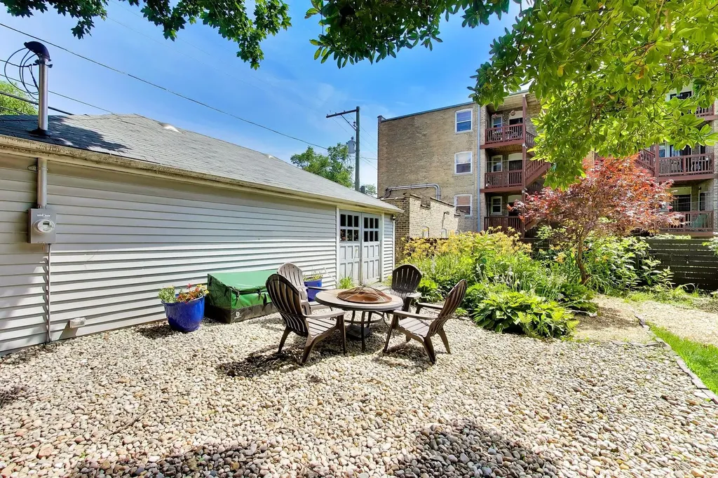 2012 West Estes Avenue Chicago IL 60645
