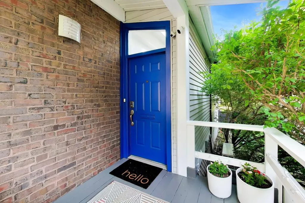 2012 West Estes Avenue Chicago IL 60645