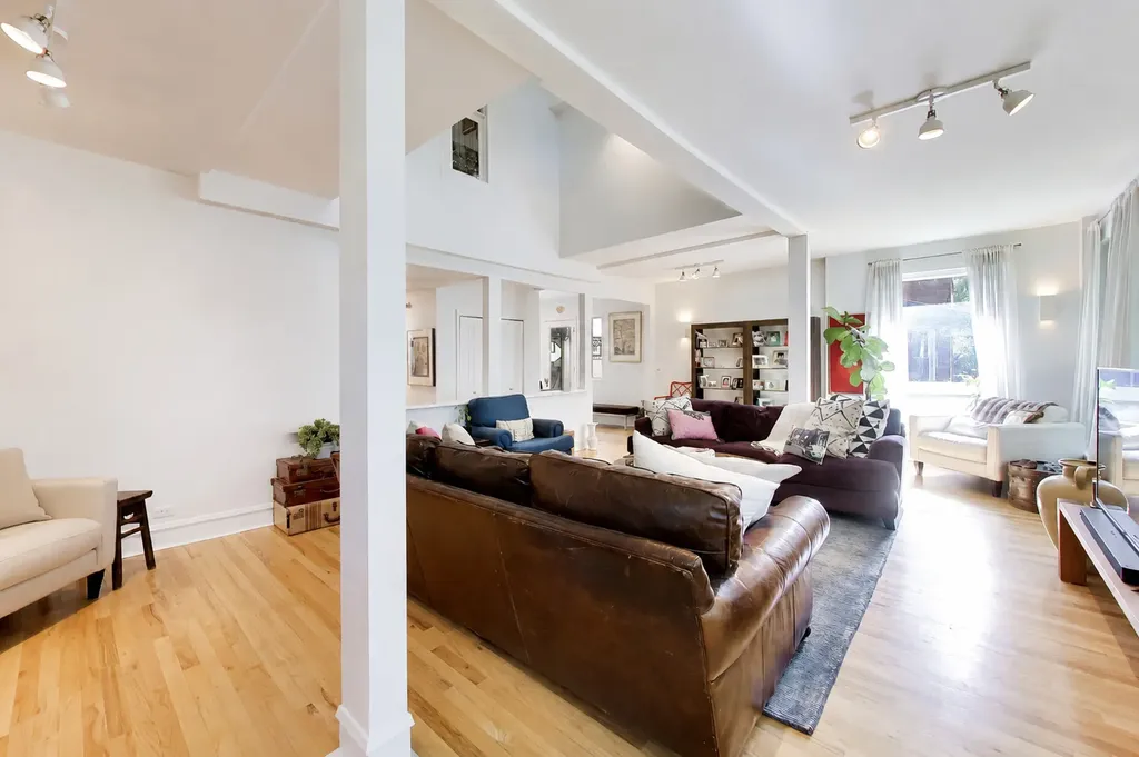 2012 West Estes Avenue Chicago IL 60645