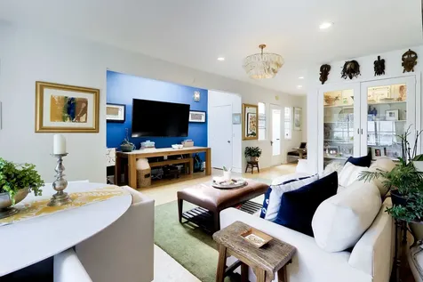 2012 West Estes Avenue Chicago IL 60645