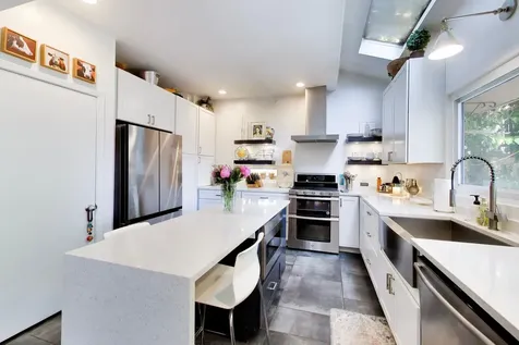 2012 West Estes Avenue Chicago IL 60645
