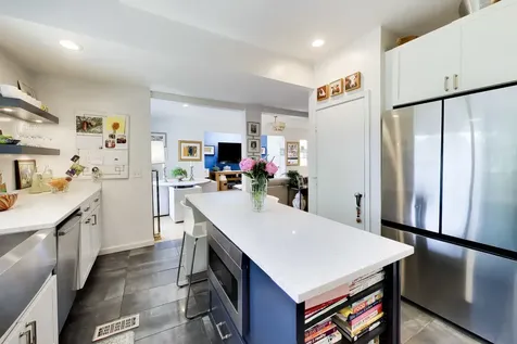 2012 West Estes Avenue Chicago IL 60645