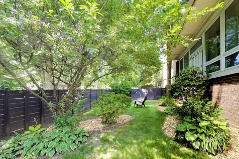 2012 West Estes Avenue Chicago IL 60645