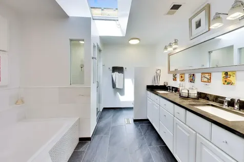 2012 West Estes Avenue Chicago IL 60645