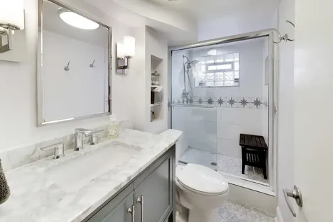 2012 West Estes Avenue Chicago IL 60645