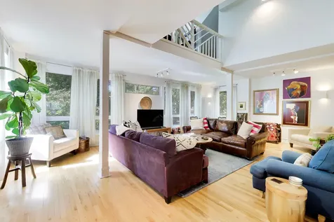 2012 West Estes Avenue Chicago IL 60645
