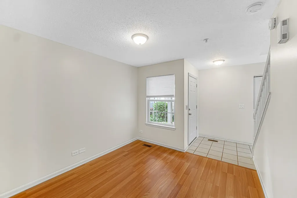 2588 Dickens Court Aurora IL 60503