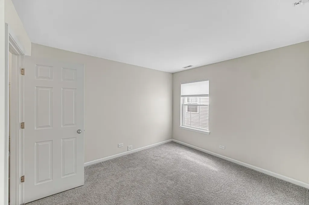 2588 Dickens Court Aurora IL 60503