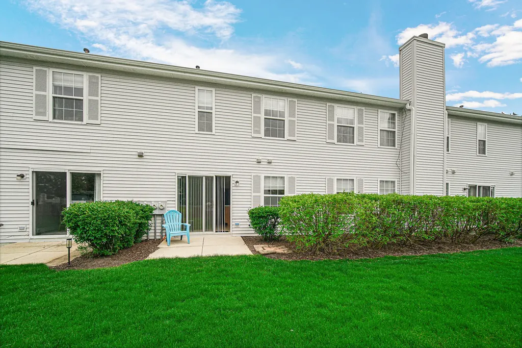 2588 Dickens Court Aurora IL 60503