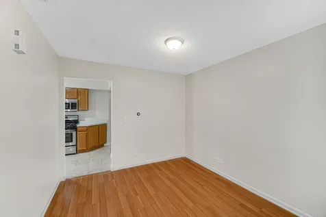 2588 Dickens Court Aurora IL 60503