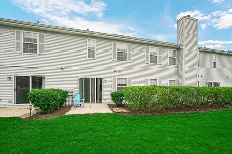 2588 Dickens Court Aurora IL 60503