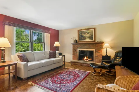 562 East Carpenter Drive Palatine IL 60074