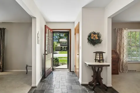 562 East Carpenter Drive Palatine IL 60074