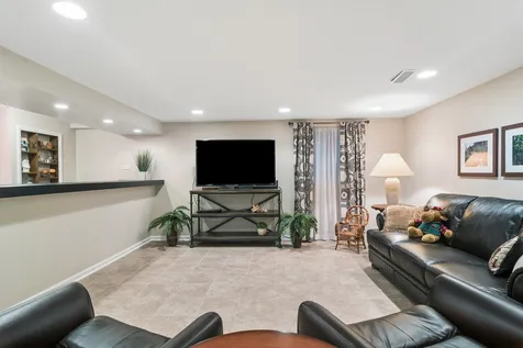 562 East Carpenter Drive Palatine IL 60074