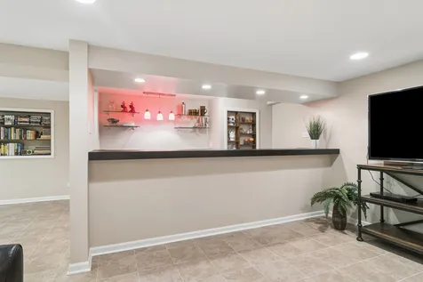 562 East Carpenter Drive Palatine IL 60074