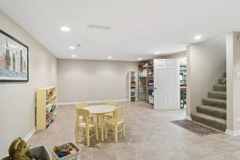562 East Carpenter Drive Palatine IL 60074