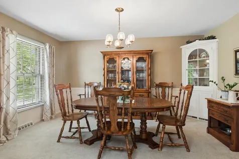 562 East Carpenter Drive Palatine IL 60074