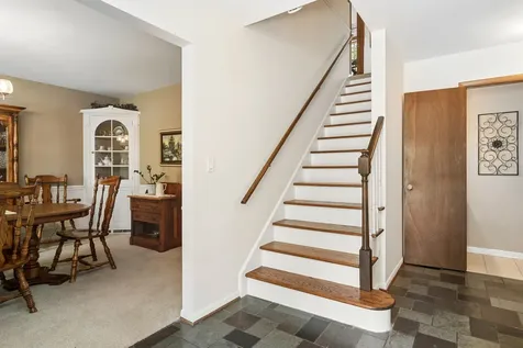 562 East Carpenter Drive Palatine IL 60074