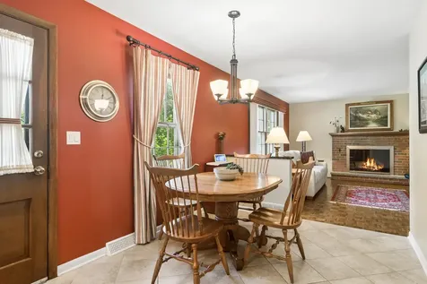562 East Carpenter Drive Palatine IL 60074