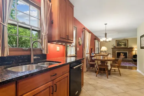 562 East Carpenter Drive Palatine IL 60074