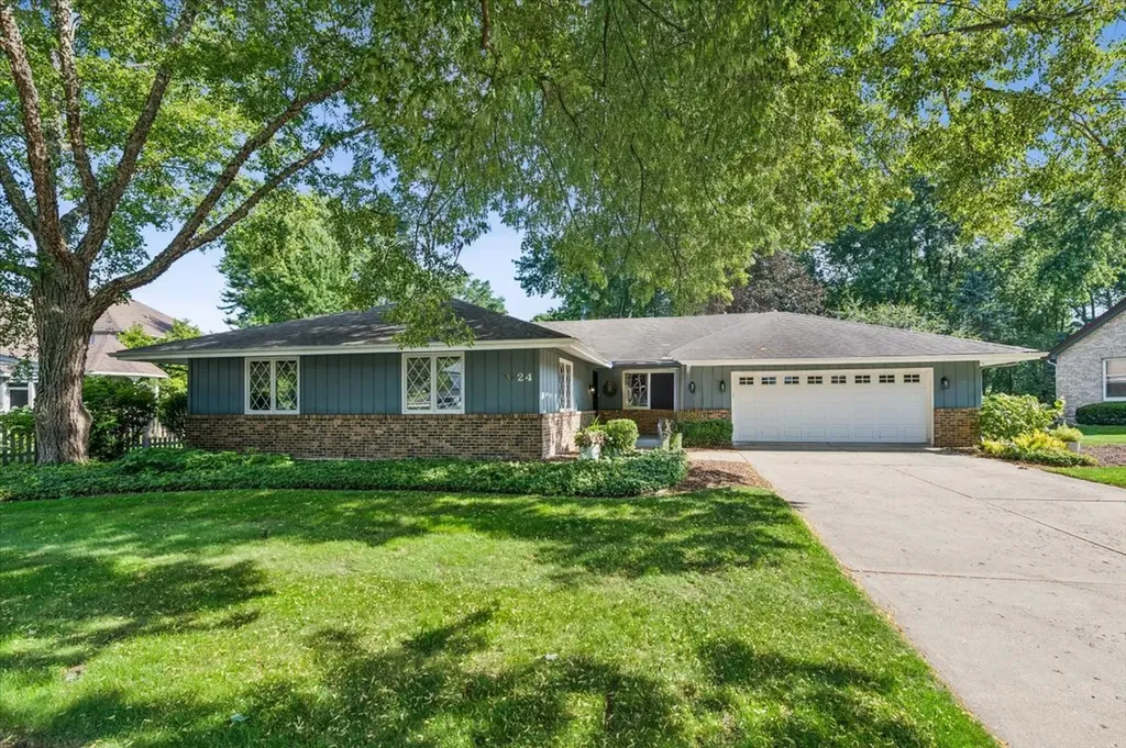 24 Briargate Circle Sugar Grove IL 60554