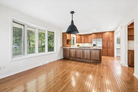 24 Briargate Circle Sugar Grove IL 60554