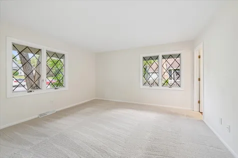 24 Briargate Circle Sugar Grove IL 60554