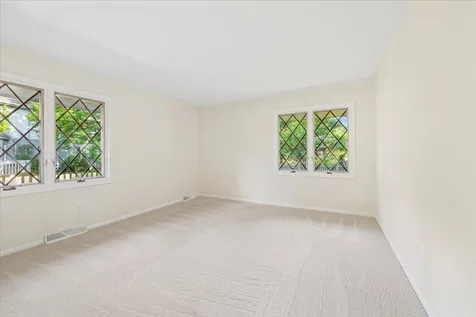 24 Briargate Circle Sugar Grove IL 60554